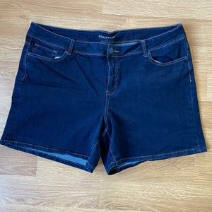 Maurices sz 24 dark denim short. NEW without tags.